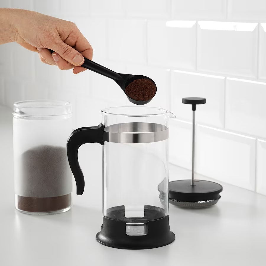 Brewing coffee is easy with our 8 Cup Plunger Pot